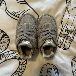 Nike Huarache Beige Sneakers - Toddler